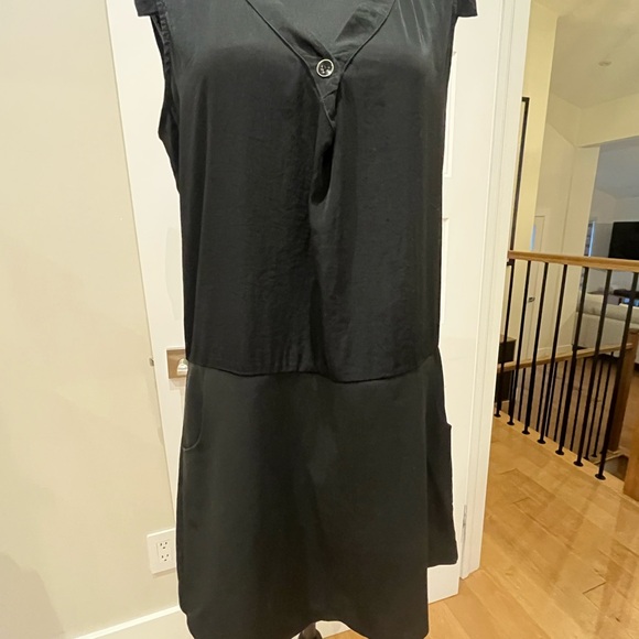 Gap sleeveless lightweight dress with pockets - Picture 2 of 11